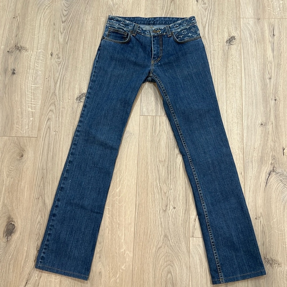 Original used woman LV denim jeans. Low rise. Casual. In great new condition.
